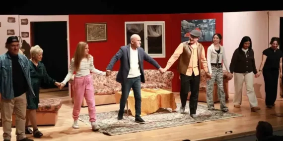 “BABAM GERİ DÖNDÜ” KEÇİÖREN’DE TİYATRO SEVERLERLE BULUŞTU