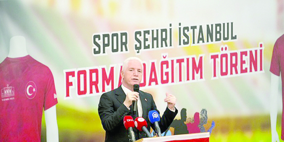 Lisanslı sporcu öğrencilere forma dağıtıldı