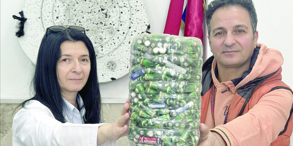 Öğretmen çift, yaptıkları uygulamayla öğrencilere çevre bilinci aşılıyor