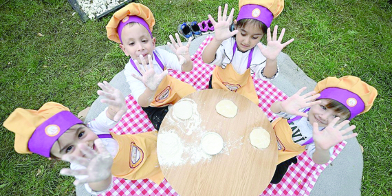 Çocuklar aile kavramını “geçmişin izini sürerek” öğreniyor…