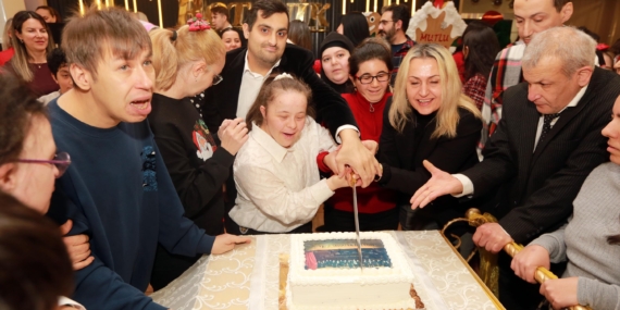 Nefes Engelliler Sosyal Tesisi Üyelerinden Yeni Yıla Coşkulu Kutlama