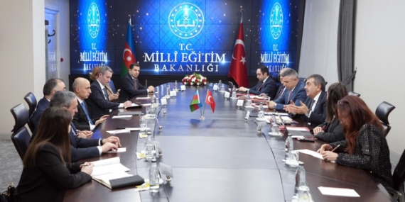 BAKAN TEKİN, AZERBAYCAN BİLİM VE EĞİTİM BAKANI AMRULLAYEV’LE GÖRÜŞTÜ