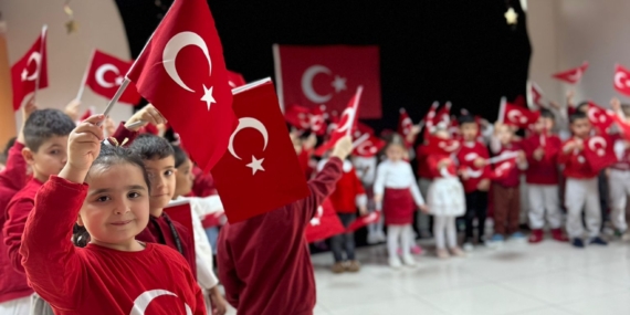 Pursaklar’da Minik Yürekler Bayrak Sevgisiyle Büyüyor