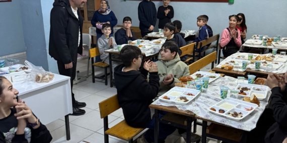 Ertuğrul Başkan Öğrencilerle İftar’da